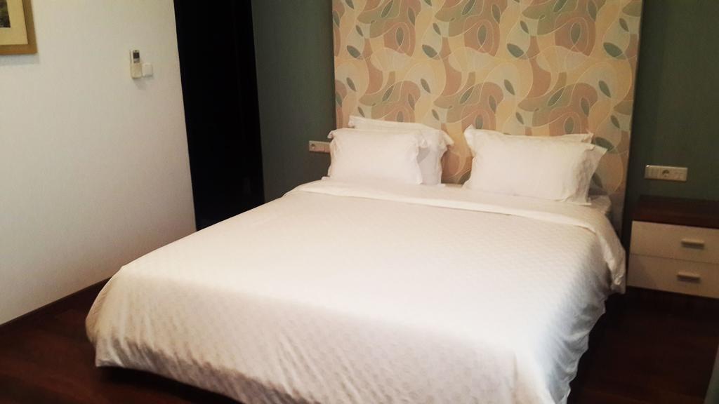 Dago Teuku Angkasa 14 Hotel Bandung Room photo